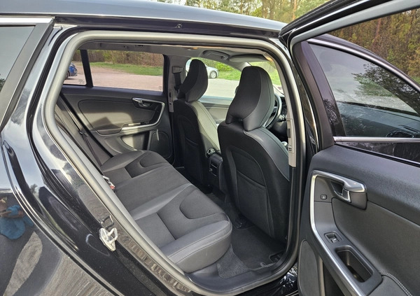 Volvo V60 cena 39900 przebieg: 291000, rok produkcji 2014 z Łomianki małe 529